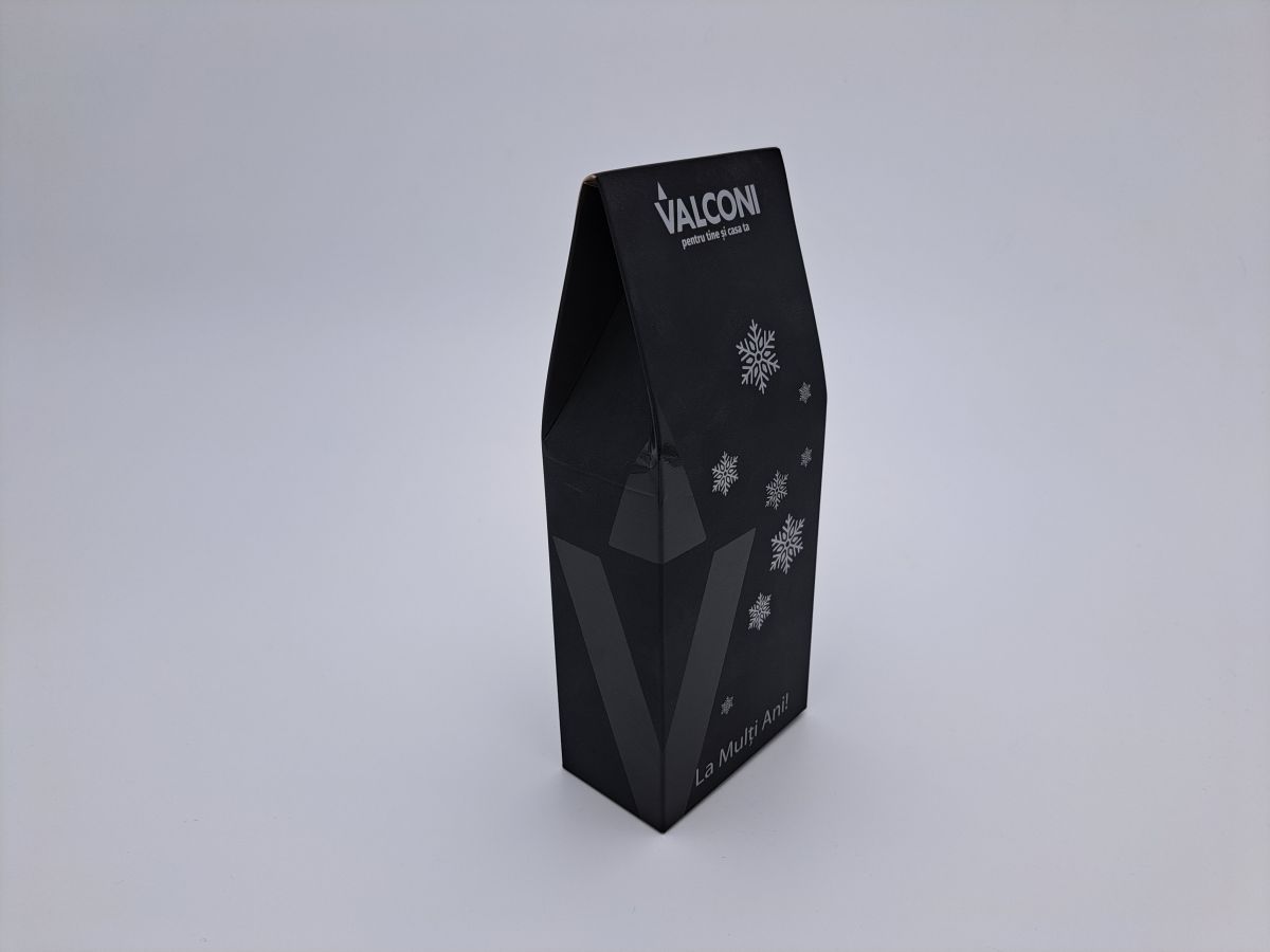 Черная новогодняя коробочка